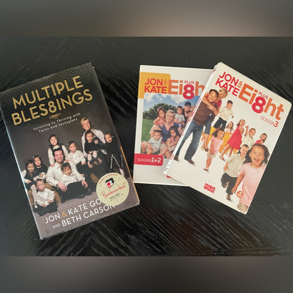 Dvd sets w/ book - Jon and Kate plus 8